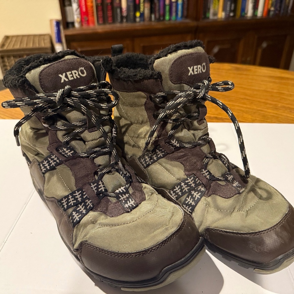 Xero Alpine Men’s Waterproof Minimalist Snow Boots • Size 9